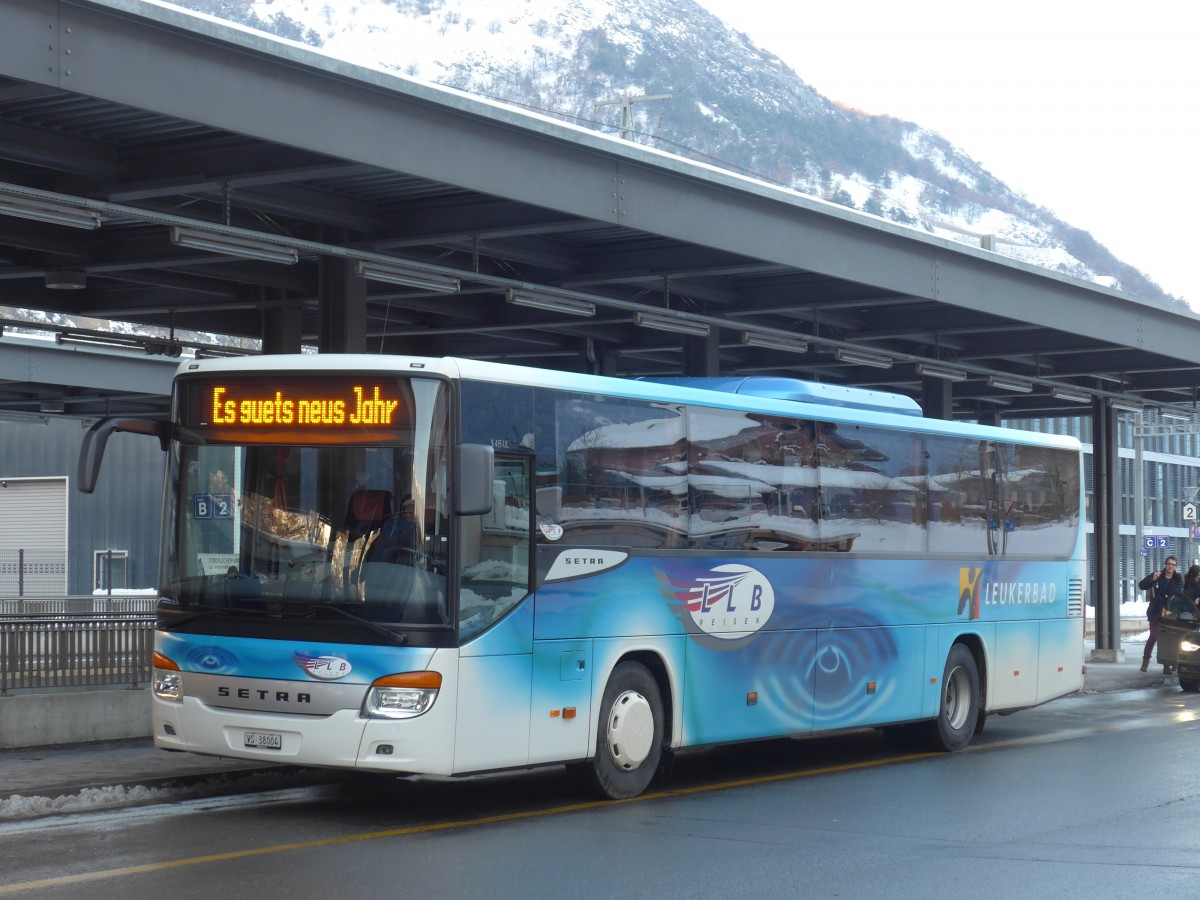 (158'101) - LLB Susten - Nr. 4/VS 38'004 - Setra am 1. Januar 2015 beim Bahnhof Leuk