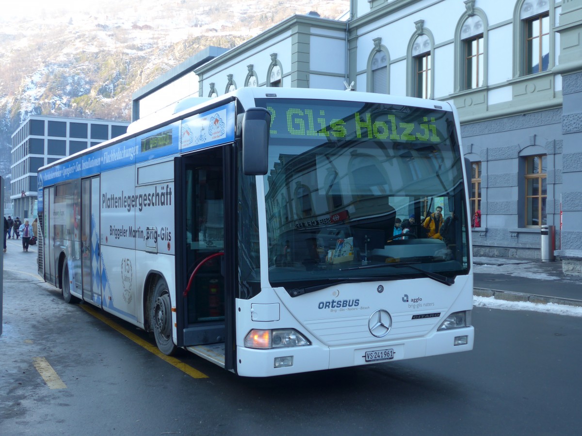(158'109) - PostAuto Wallis - VS 241'961 - Mercedes am 1. Januar 2015 beim Bahnhof Brig