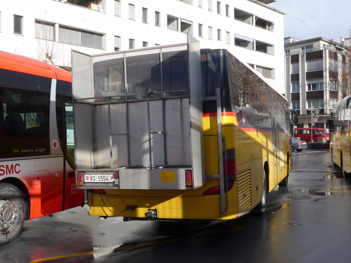 (158'183) - TSAR, Sierre - VS 1554 - Setra (ex Pfammatter, Sierre) am 4. Januar 2015 beim Bahnhof Sierre