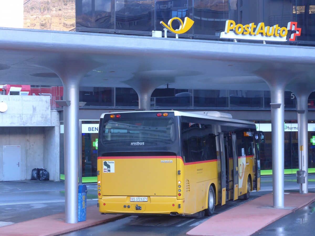 (158'221) - BUS-trans, Visp - VS 372'637 - Irisbus am 4. Januar 2015 beim Bahnhof Visp