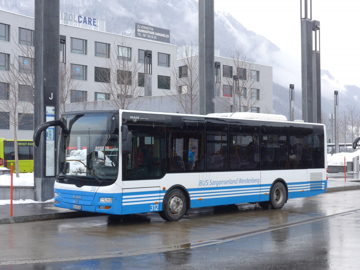 (158'527) - BSW Sargans - Nr. 312/SG 297'504 - MAN/Gppel am 1. Februar 2015 beim Bahnhof Sargans