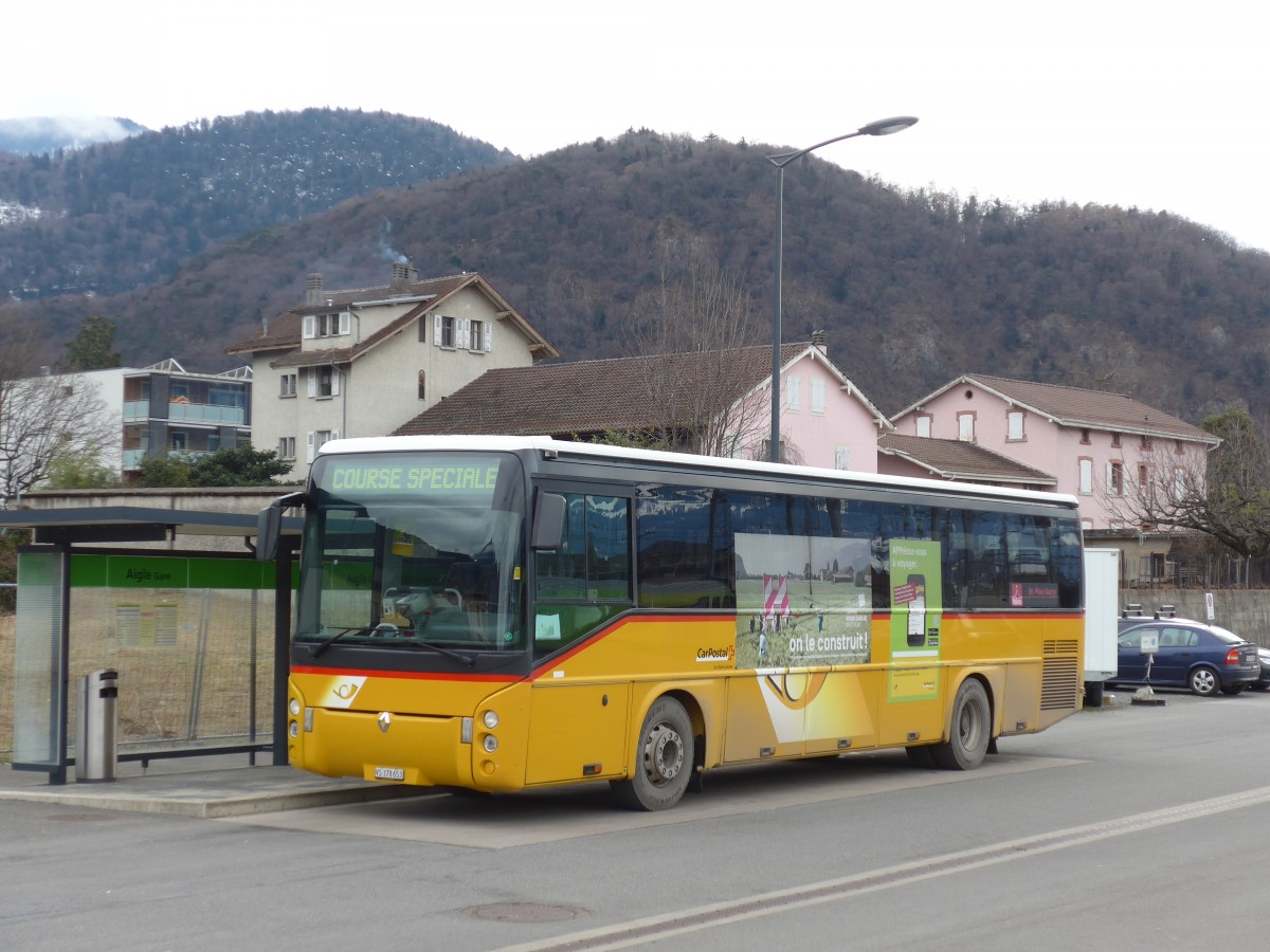 (158'764) - TPC Aigle - VS 378'653 - Renault (ex PostAuto Wallis; ex P 25'200) am 15. Februar 2015 beim Bahnhof Aigle