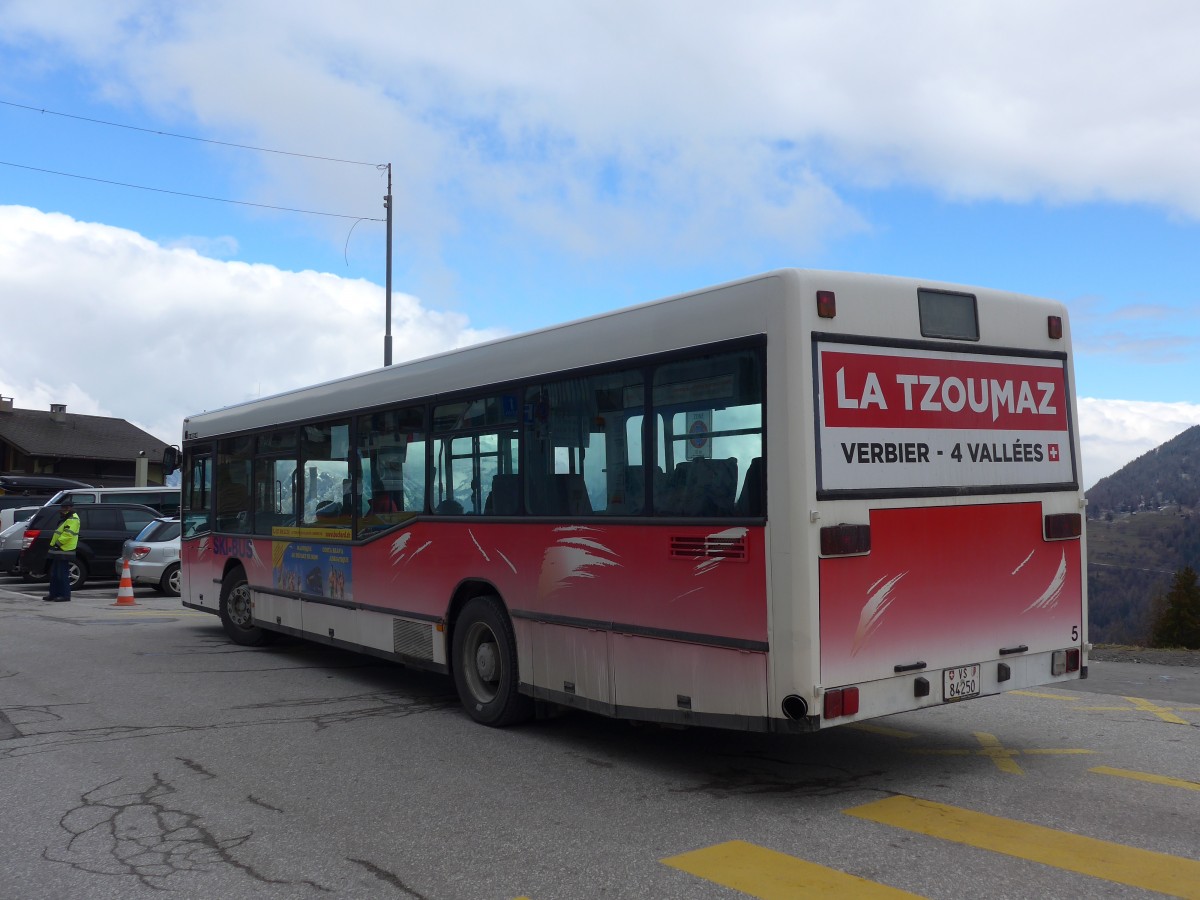 (159'631) - Buchard, Leytron - Nr. 97/VS 84'250 - Mercedes (ex BGU Grenchen Nr. 5) am 5. April 2015 in La Tzoumaz, Tlcabine