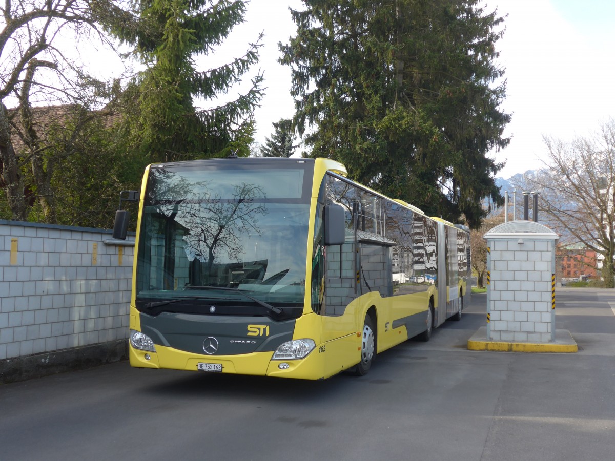 (159'904) - STI Thun - Nr. 162/BE 752'162 - Mercedes am 12. April 2015 in Thun, Garage