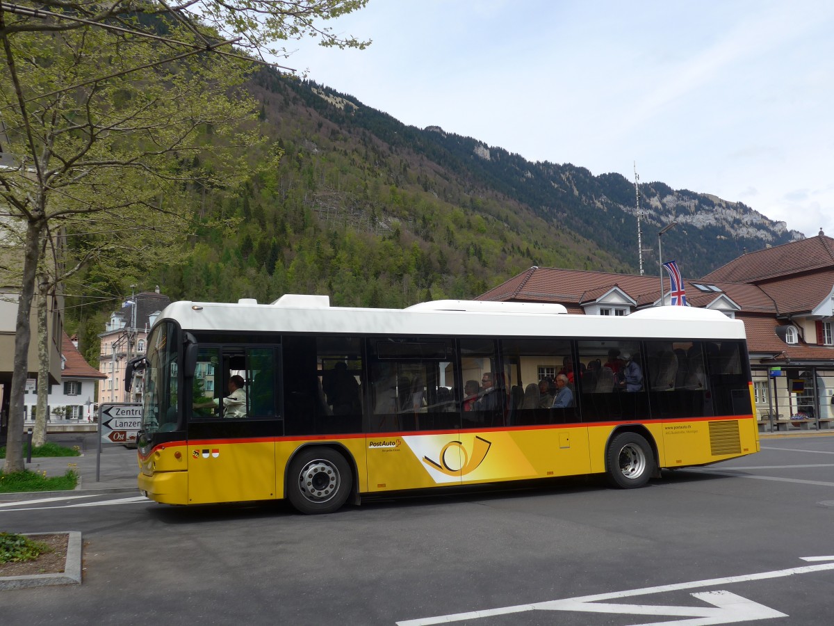 (160'100) - AVG Meiringen - Nr. 67/BE 402'467 - Scania/Hess (ex Nr. 76; ex Steiner, Messen) am 26. April 2015 beim Bahnhof Interlaken Ost