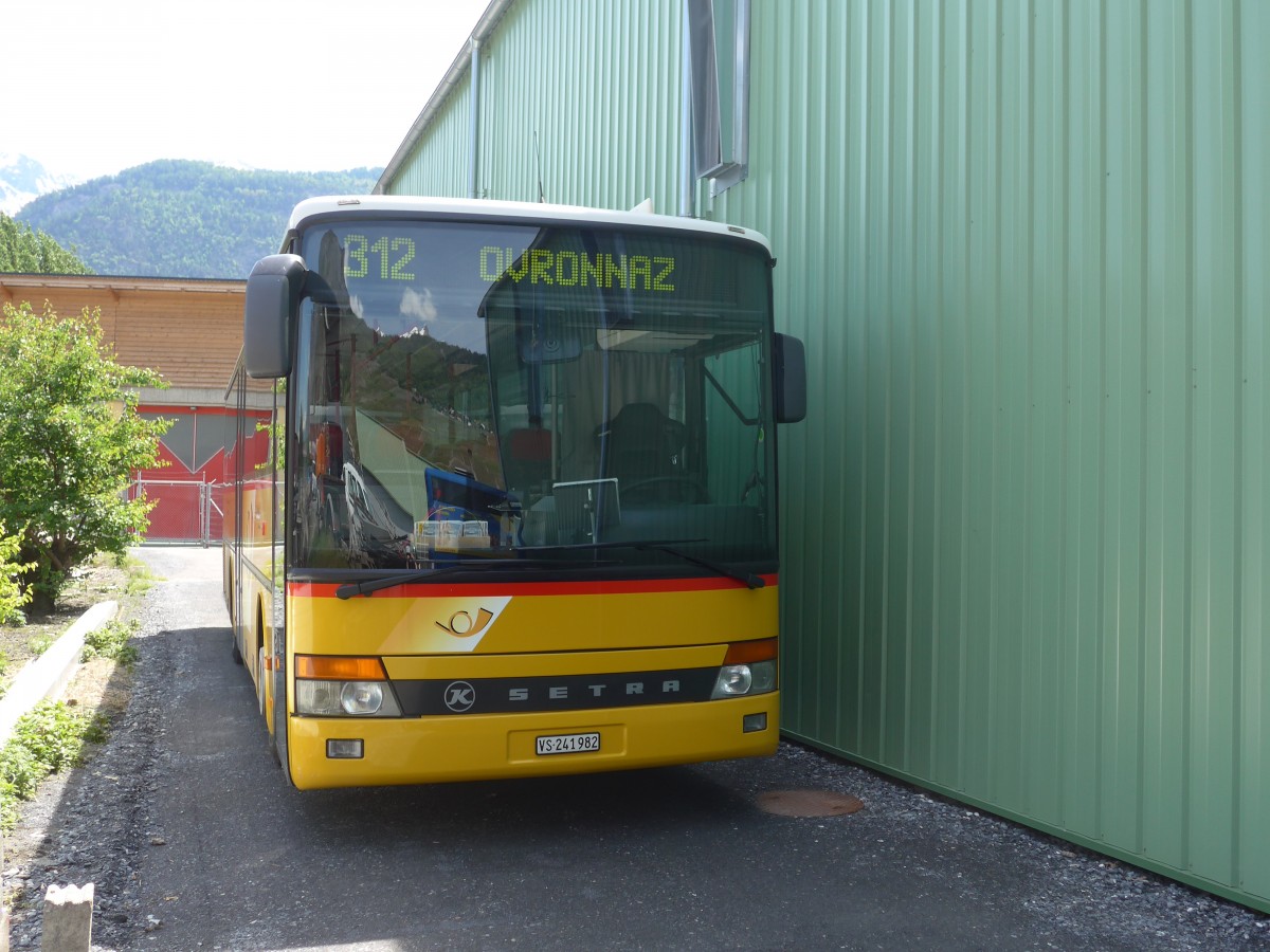 (160'416) - Buchard, Leytron - VS 241'982 - Setra (ex PostAuto Wallis; ex Zimmermann, Visperterminen) am 10. Mai 2015 in Leytron, Garage