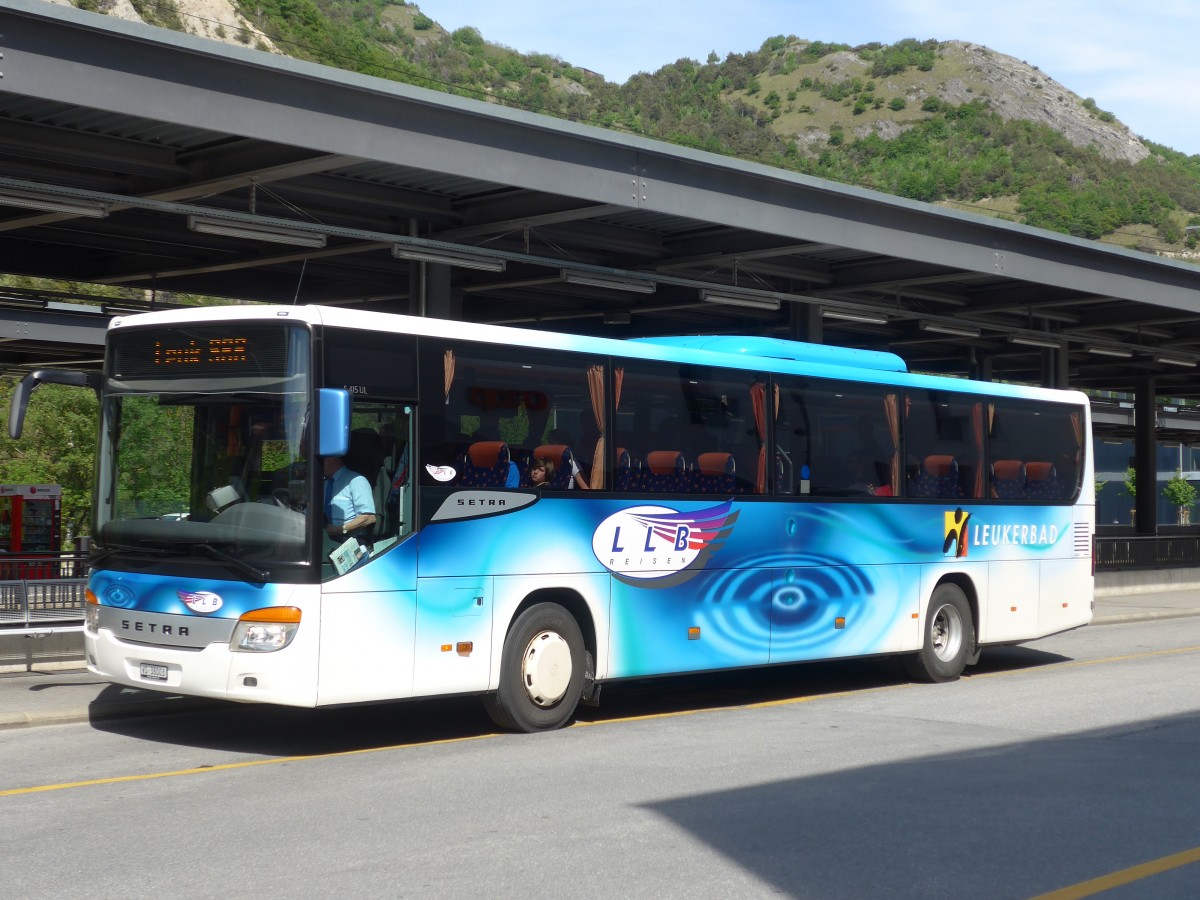 (160'459) - LLB Susten - Nr. 3/VS 38'003 - Setra am 10. Mai 2015 beim Bahnhof Leuk