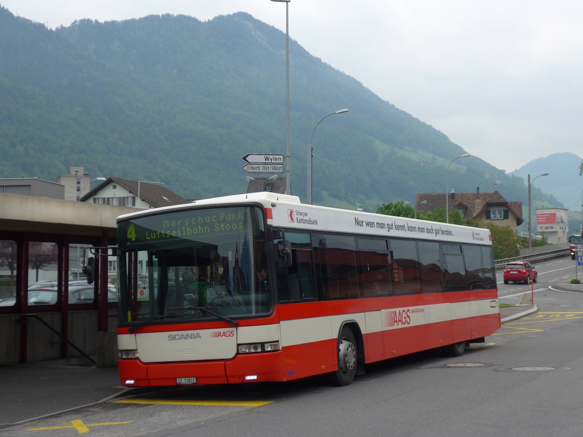 (160'699) - AAGS Schwyz - Nr. 12/SZ 73'812 - Scania/Hess am 22. Mai 2015 beim Bahnhof Brunnen