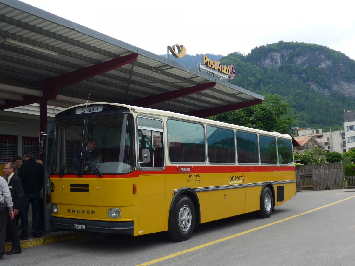 (160'991) - AVG Meiringen - Nr. 74/BE 607'481 - Saurer/R&J (ex PostAuto Berner Oberland; ex P 24'357) am 25. Mai 2015 in Meiringen, Postautostation