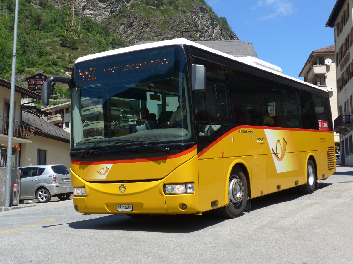 (161'119) - Moosalp Tours, Stalden - VS 34'455 - Irisbus am 27. Mai 2015 beim Bahnhof Stalden-Saas