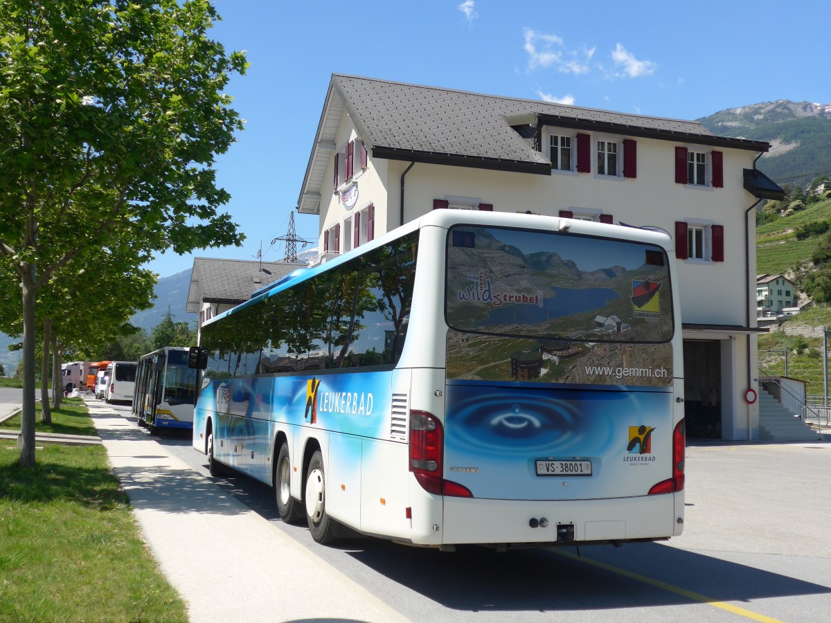 (161'139) - LLB Susten - Nr. 1/VS 38'001 - Setra am 27. Mai 2015 in Leuk, Garage