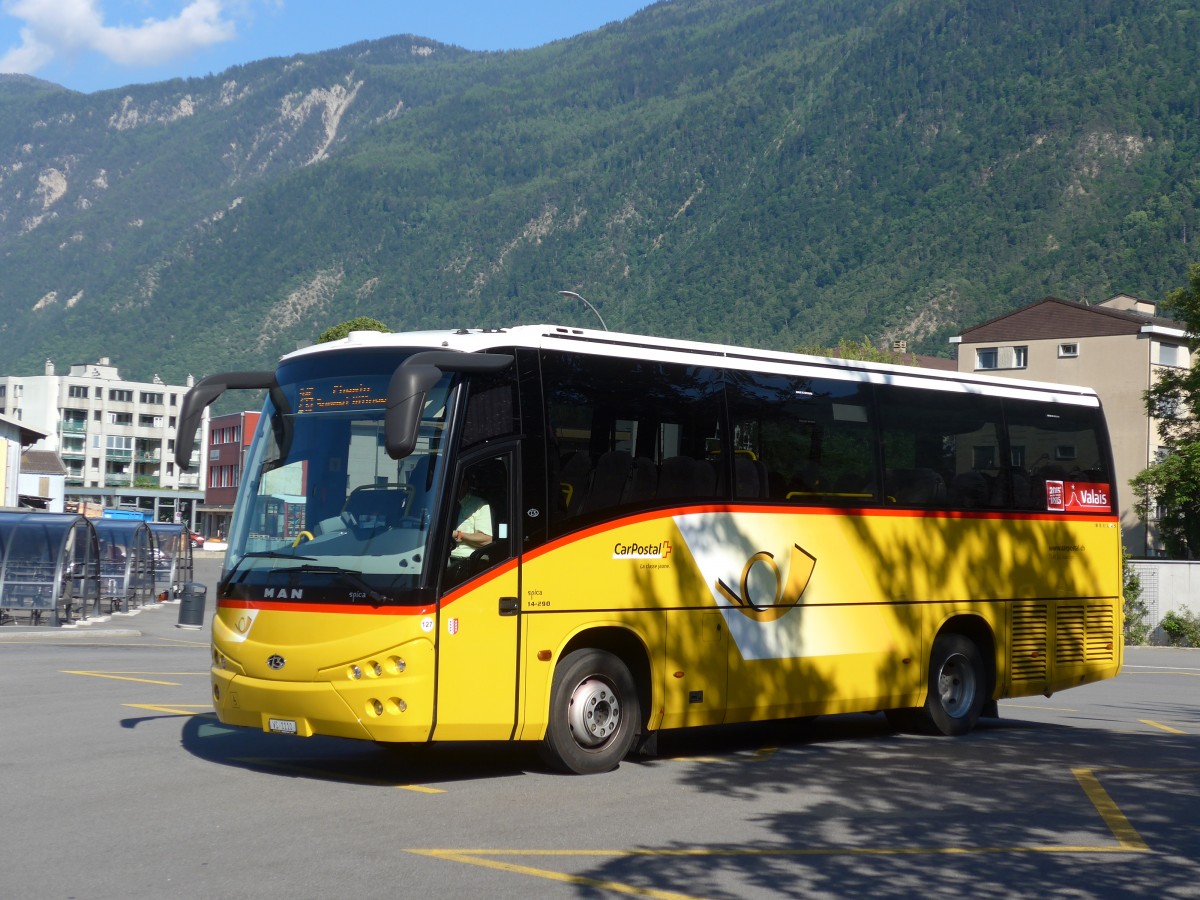 (161'219) - TMR Martigny - Nr. 127/VS 1110 - MAN/Beulas am 27. Mai 2015 beim Bahnhof Martigny