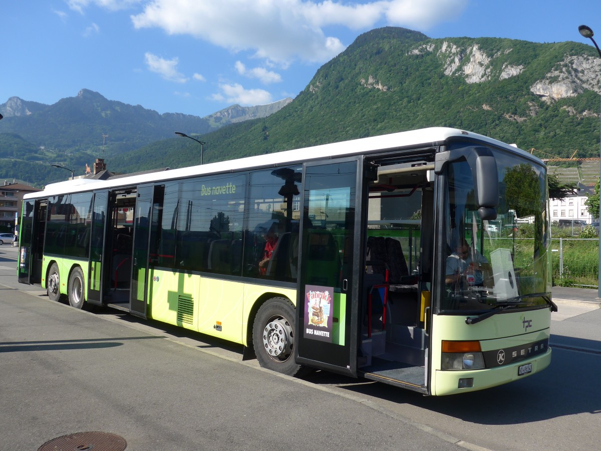 (161'231) - TPC Aigle - VD 496'540 - Setra (ex AVA Aarberg Nr. 11; ex AVA Aarberg Nr. 4) am 27. Mai 2015 beim Bahnhof Aigle