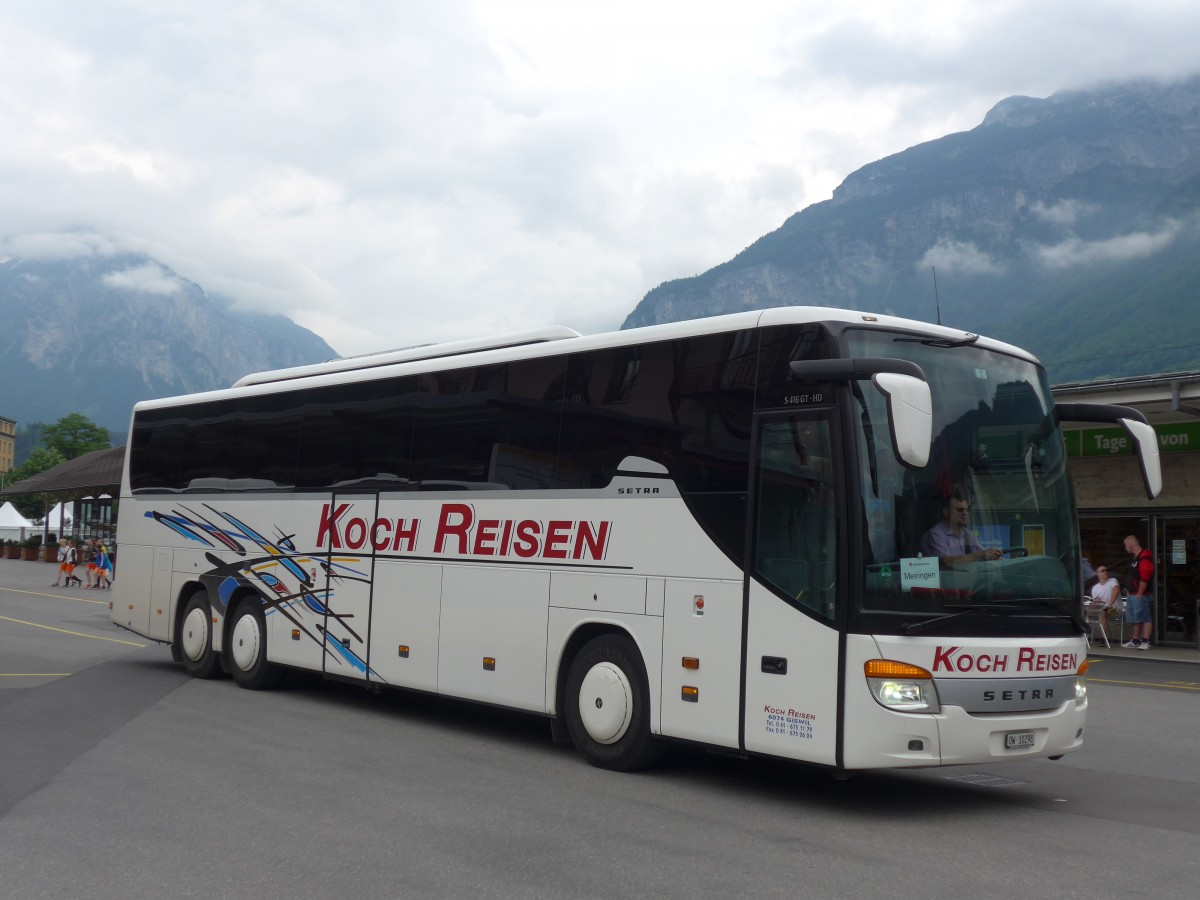 (161'997) - Koch, Giswil - OW 10'298 - Setra am 8. Juni 2015 beim Bahnhof Meiringen