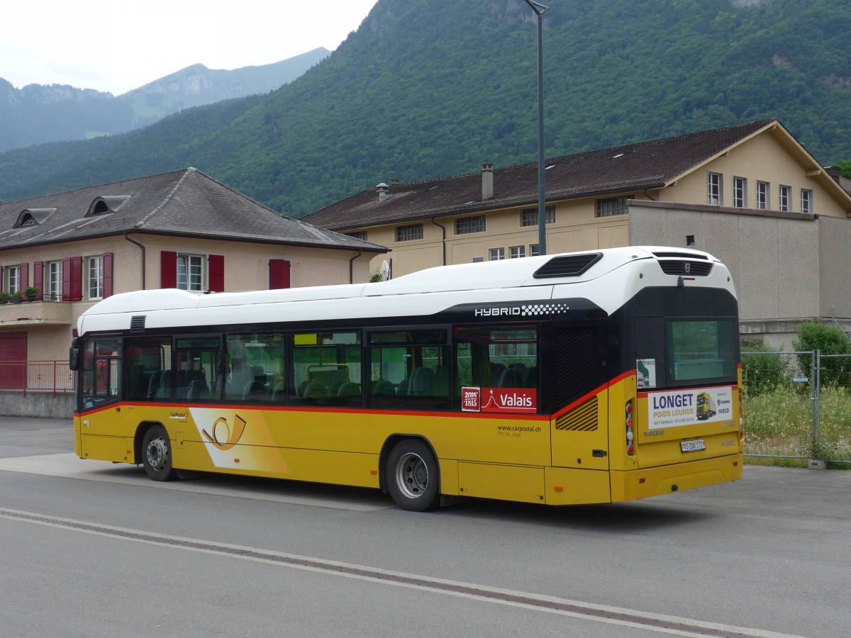 (162'198) - TPC Aigle - VS 206'172 - Volvo am 20. Juni 2015 beim Bahnhof Aigle