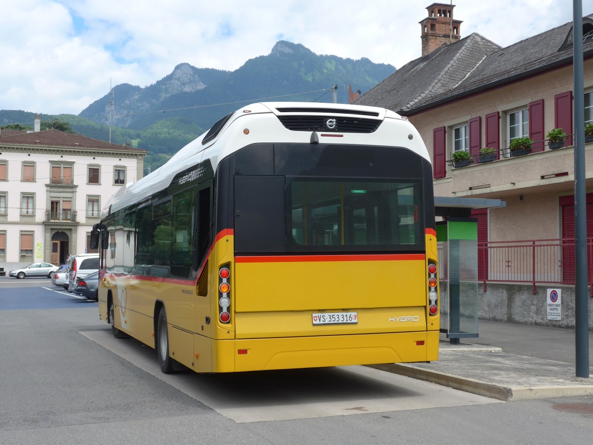 (162'345) - TPC Aigle - VS 353'316 - Volvo am 20. Juni 2015 beim Bahnhof Aigle