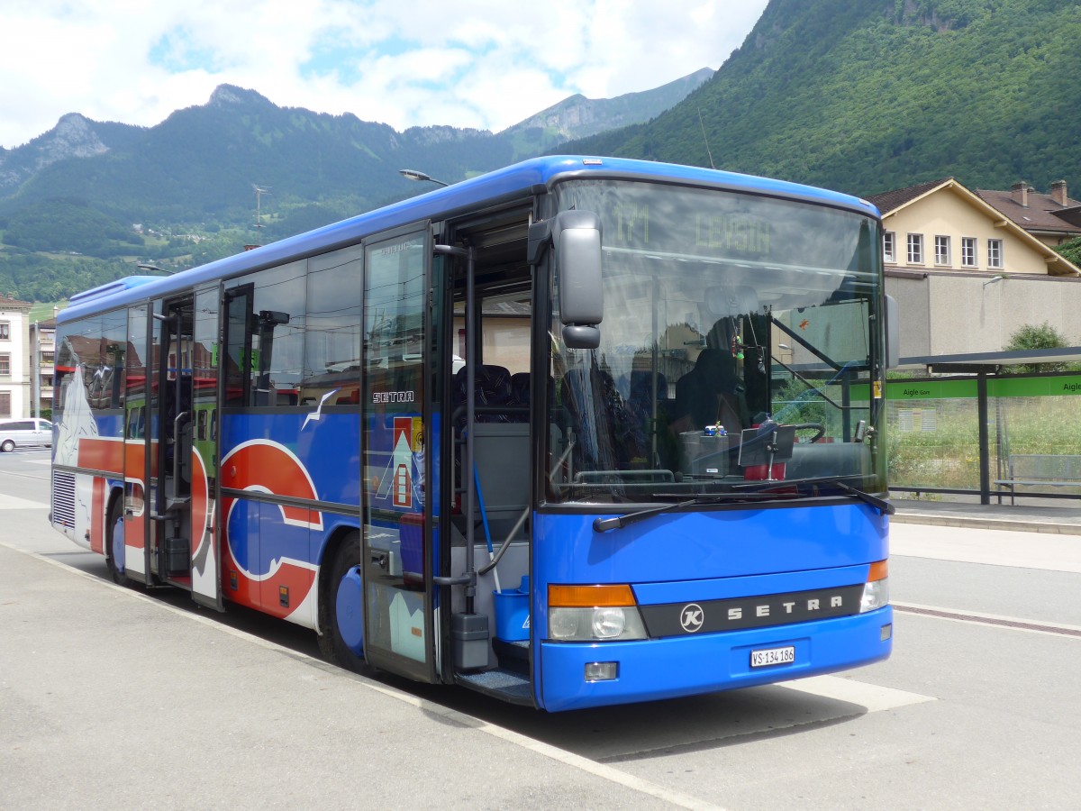 (162'351) - TPC Aigle - Nr. 7/VS 134'186 - Setra (ex AOMC Aigle Nr. 7) am 20. Juni 2015 beim Bahnhof Aigle