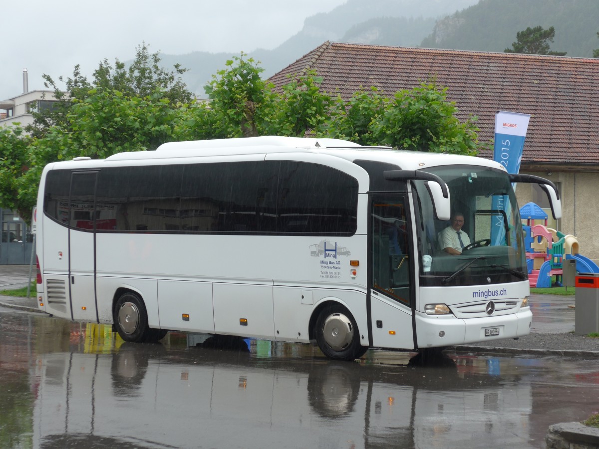 (162'429) - Ming, Sils-Maria - GR 100'894 - Mercedes am 21. Juni 2015 beim Bahnhof Meiringen