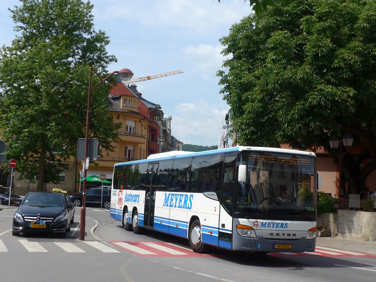 (162'588) - Meyers, Flebour - AM 5542 - Setra am 25. Juni 2015 beim Bahnhof Ettelbruck