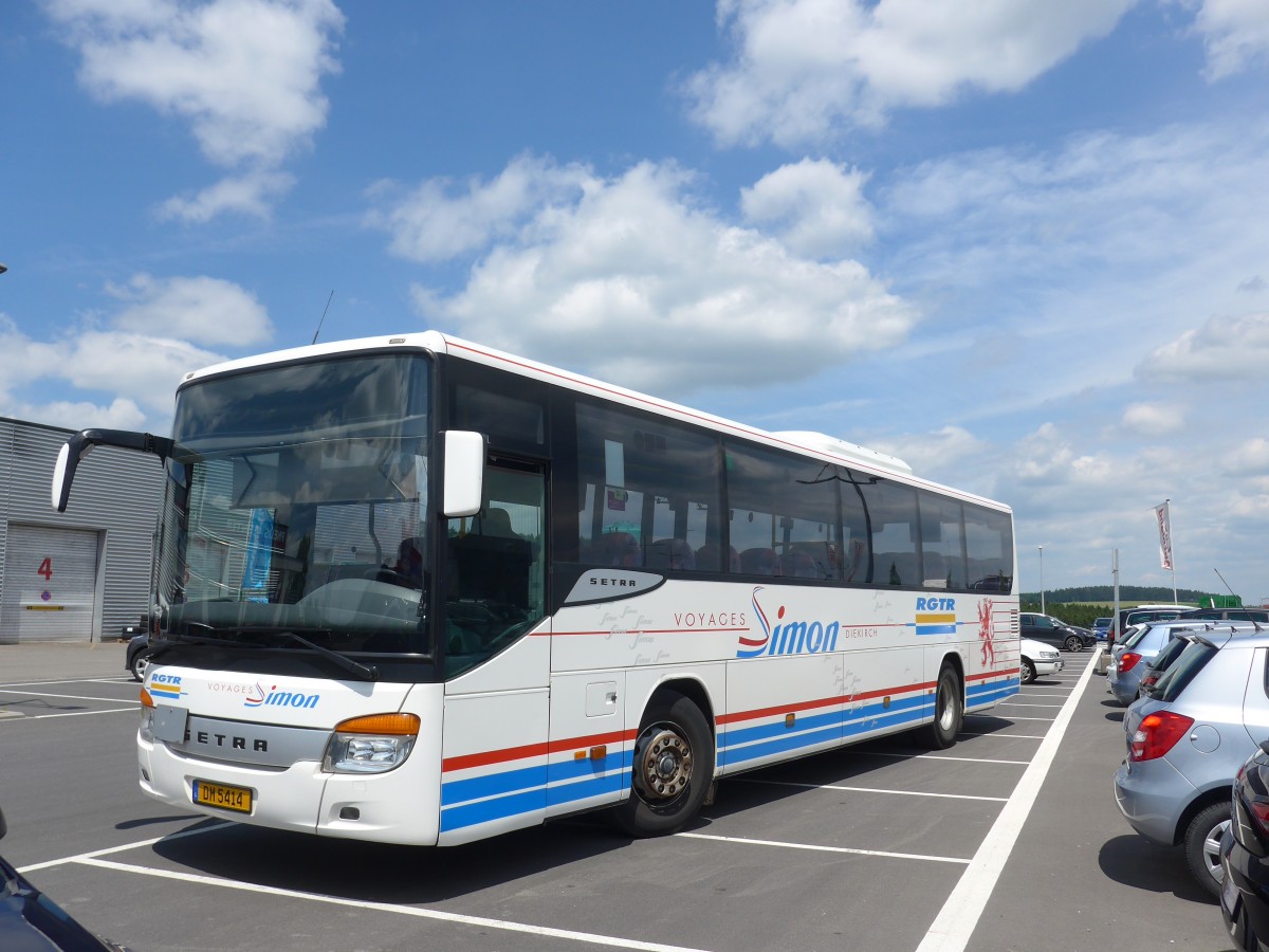 (162'630) - Simon, Diekirch - DM 5414 - Setra am 25. Juni 2015 in Wemperhaardt, Lux Autoland