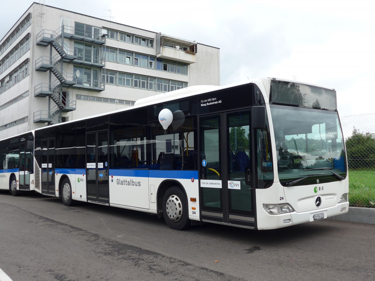 (163'379) - Maag, Kloten - Nr. 24/ZH 556'224 - Mercedes am 15. August 2015 in Bassersdorf, Buszentrum Glattal