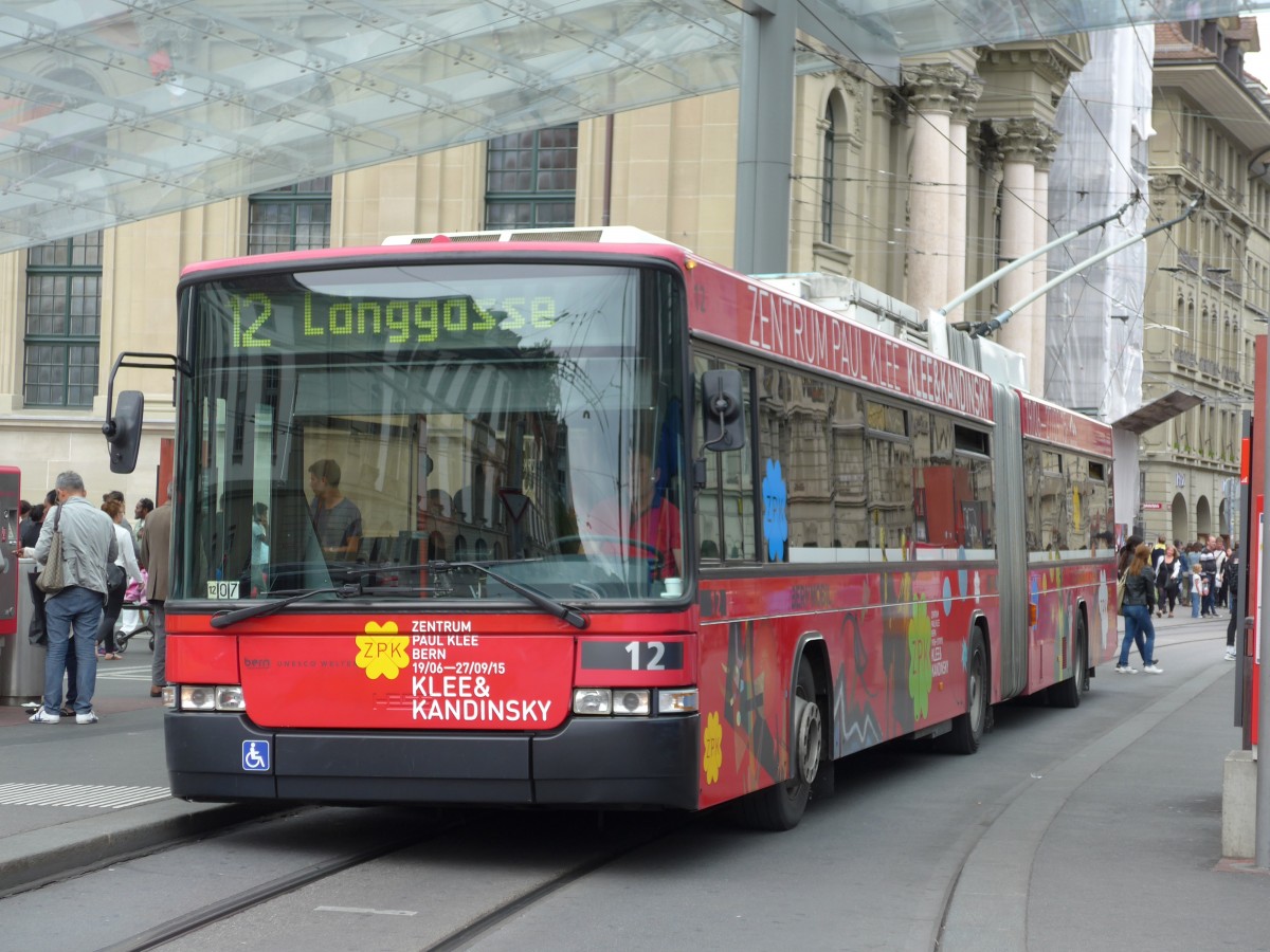 (163'458) - Bernmobil, Bern - Nr. 12 - NAW/Hess Gelenktrolleybus am 15. August 2015 beim Bahnhof Bern