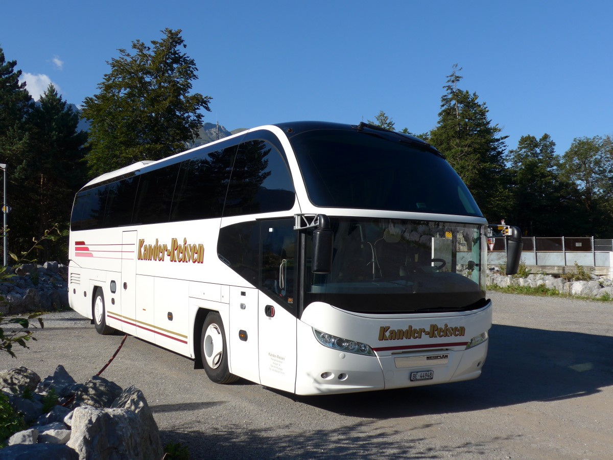 (164'291) - Kander-Reisen, Frutigen - Nr. 2/BE 44'948 - Neoplan am 31. August 2015 auf dem Brnigpass