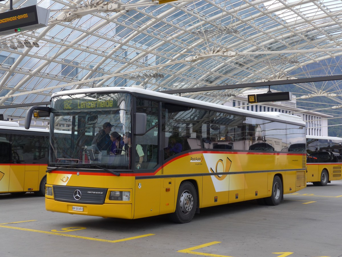 (165'197) - PostAuto Graubnden - GR 101'651 - Mercedes am 19. September 2015 in Chur, Postautostation