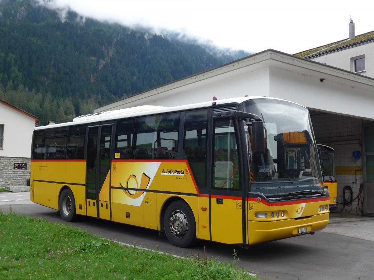 (165'413) - Mark, Andeer - GR 163'713 - Neoplan (ex GR 3340) am 19. September 2015 in Andeer, Garage