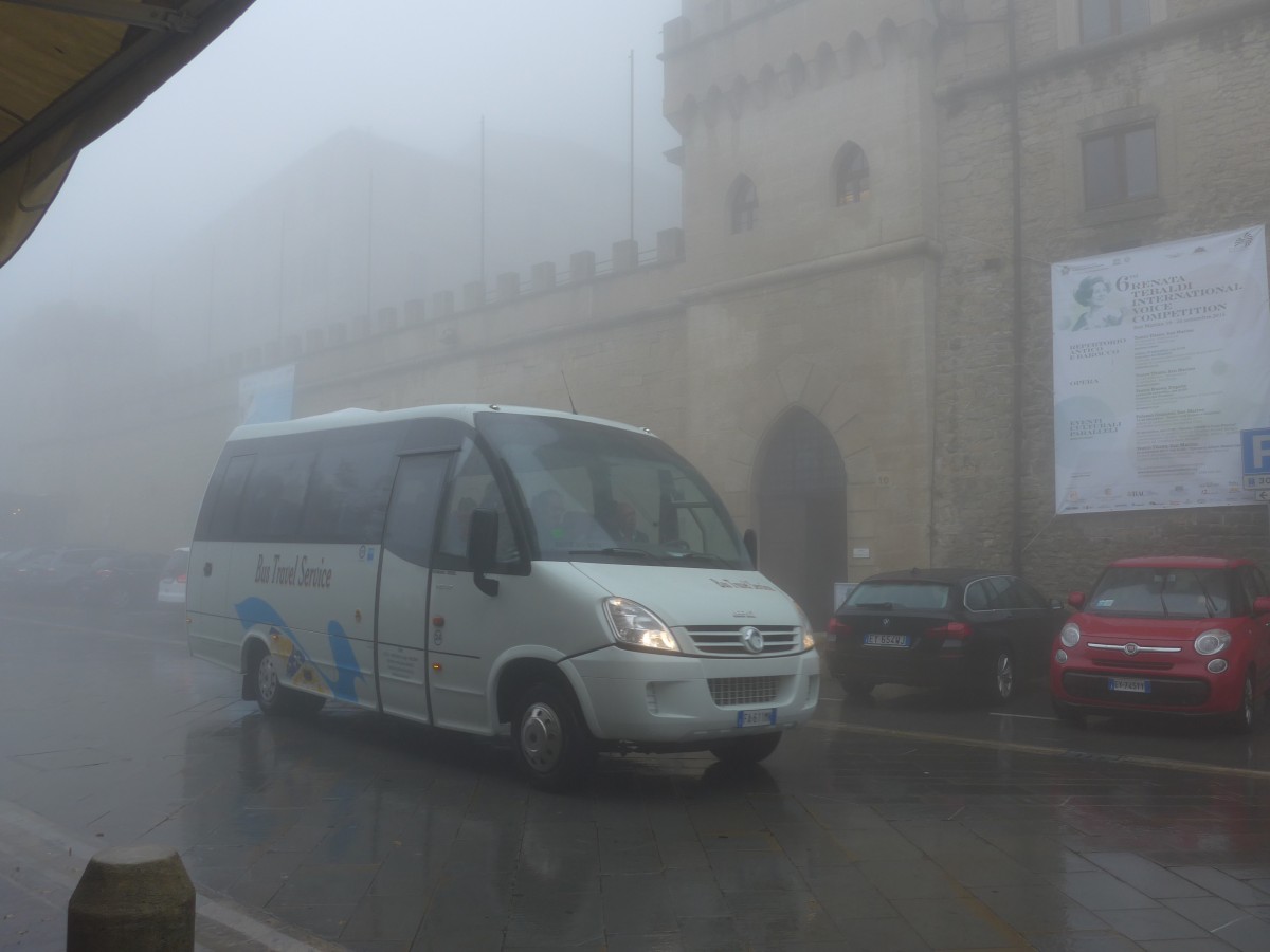 (165'689) - Aus Italien: Bus Travel Service, Roma - Nr. 24/FA-611 MN - Irisbus/Indcar am 24. September 2015 in San Marino