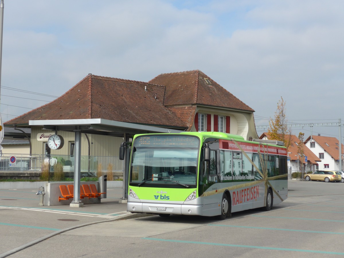 (166'215) - Busland, Burgdorf - Nr. 19/BE 612'515 - Van Hool am 12. Oktober 2015 beim Bahnhof Fraubrunnen