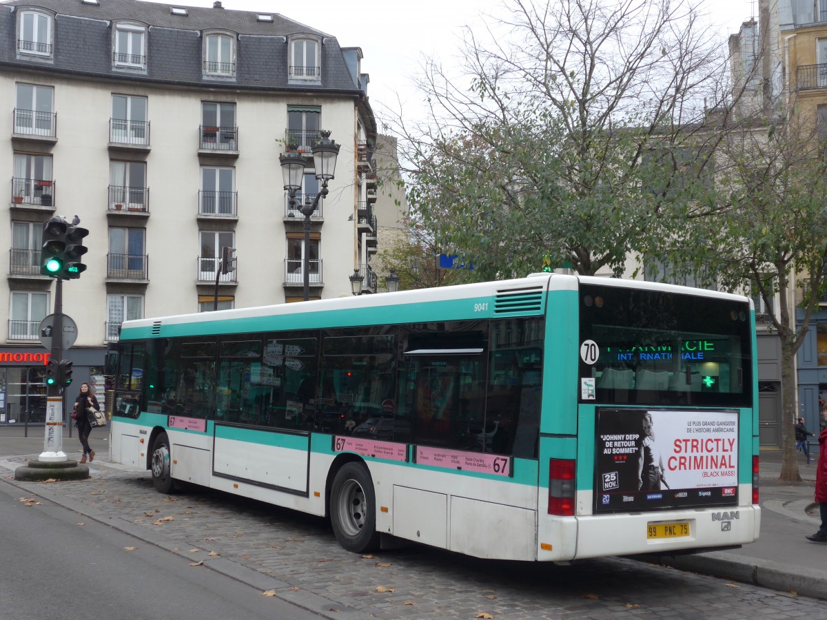 (167'150) - RATP Paris - Nr. 9041/99 PNC 75 - MAN am 17. November 2015 in Paris, Pigalle