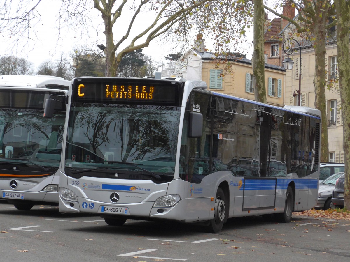 (167'218) - Keolis, Versailles - Nr. 369/DK 696 VJ - Mercedes am 17. November 2015 in Versailles, Chteau