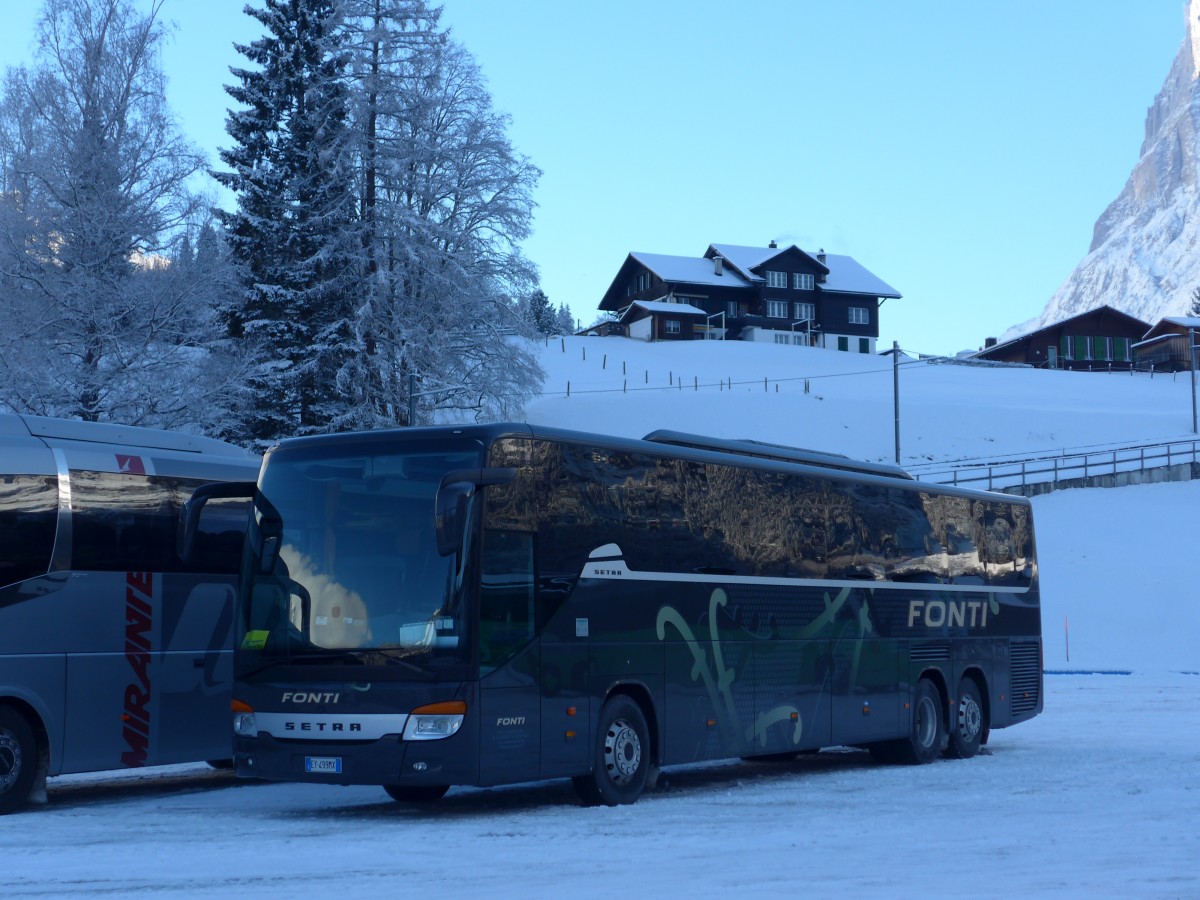 (167'480) - Aus Italien: Fonti, Citt di Castello - EY-499 MX - Setra am 23. November 2015 in Grindelwald, Grund