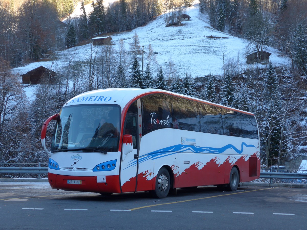 (167'488) - Aus Portugal: Sameiro, Braga - 31-LI-39 - Volvo/Sunsundegui am 23. November 2015 in Lauterbrunnen, Parkhaus