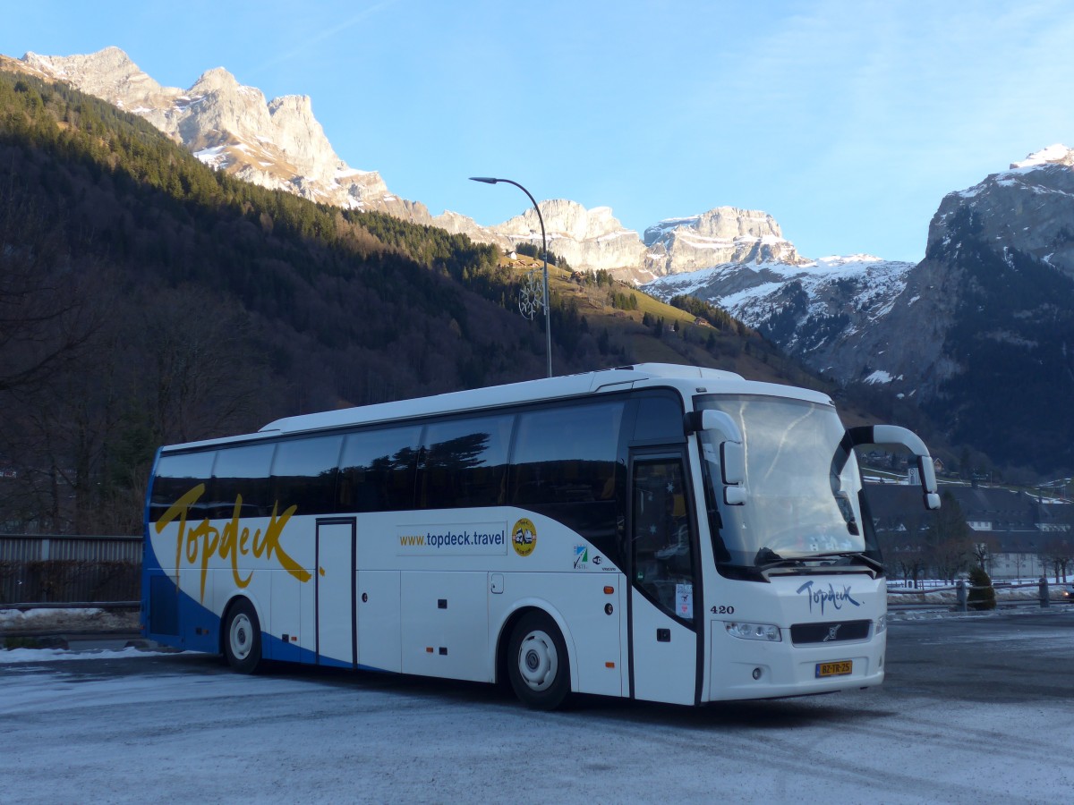 (167'908) - Aus Holland: AMZ Borssele - Nr. 420/BZ-TR-25 - Volvo am 25. Dezember 2015 in Engelberg, Carparkplatz