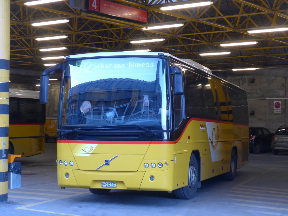 (168'057) - PostAuto Graubnden - GR 102'307 - Volvo am 29. Dezember 2015 in Thusis, Postautostation