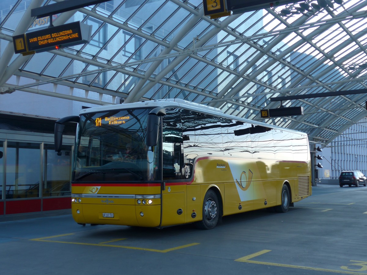 (168'107) - PostAuto Graubnden - GR 107'701 - Van Hool am 29. Dezember 2015 in Chur, Postautostation