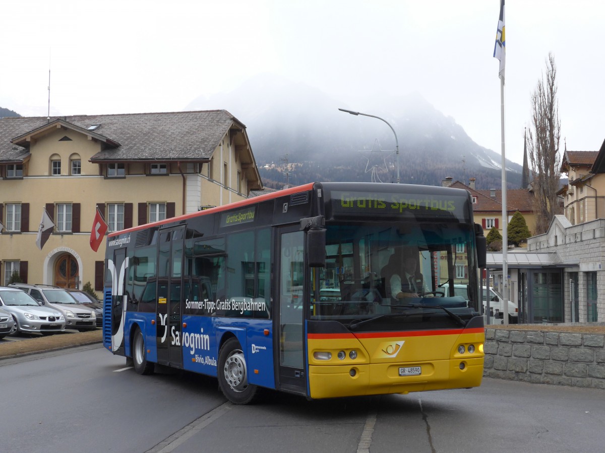 (168'240) - Demarmels, Salouf - GR 48'590 - Neoplan (ex Ming, Sils-Maria) am 2. Januar 2016 in Savognin, Post