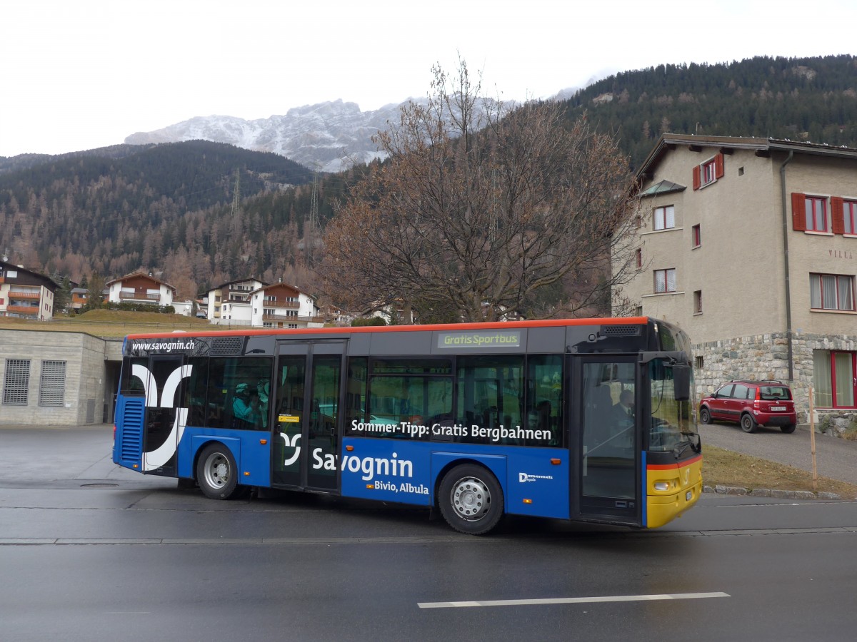 (168'245) - Demarmels, Salouf - GR 48'590 - Neoplan (ex Ming, Sils-Maria) am 2. Januar 2016 in Savognin, Post