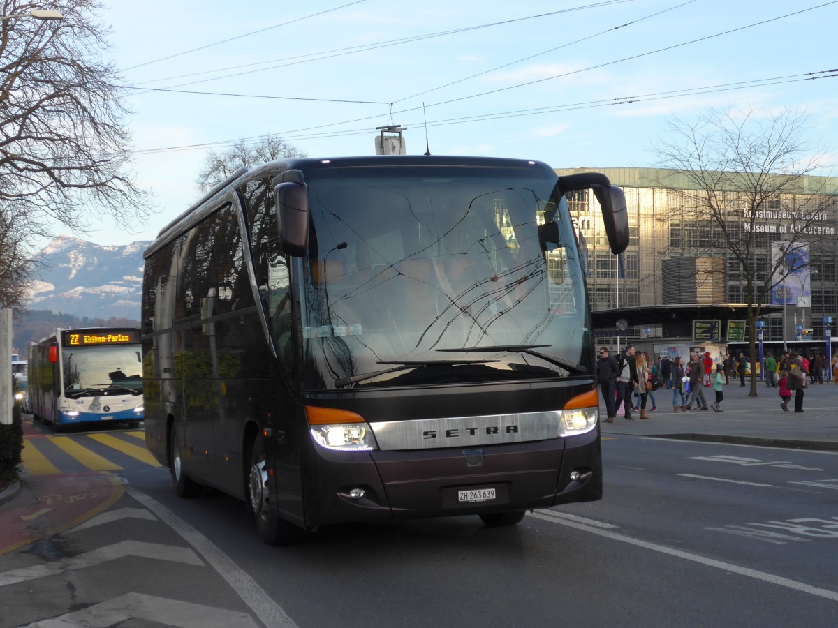 (168'691) - Meier, Zrich - ZH 263'639 - Setra am 6. Februar 2016 beim Bahnhof Luzern