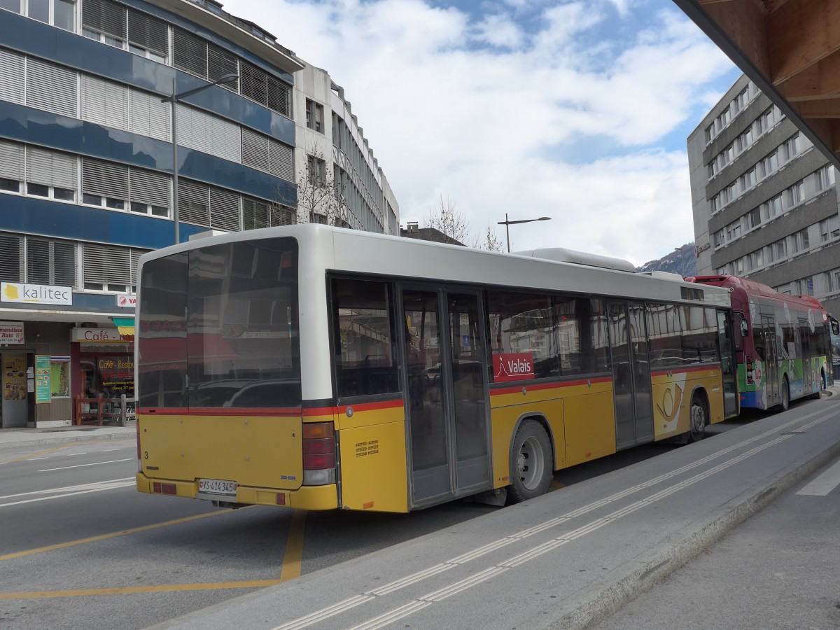 (169'032) - PostAuto Wallis - Nr. 3/VS 414'345 - Volvo/Hess (ex PostAuto Bern Nr. 512; ex P 25'678) am 6. Mrz 2016 beim Bahnhof Sion