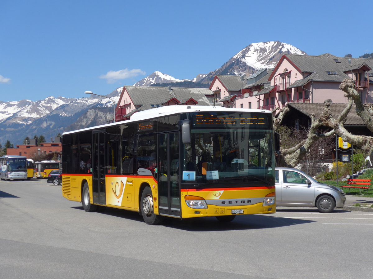 (169'823) - Flck, Brienz - Nr. 6/BE 26'631 - Setra am 11. April 2016 beim Bahnhof Meiringen