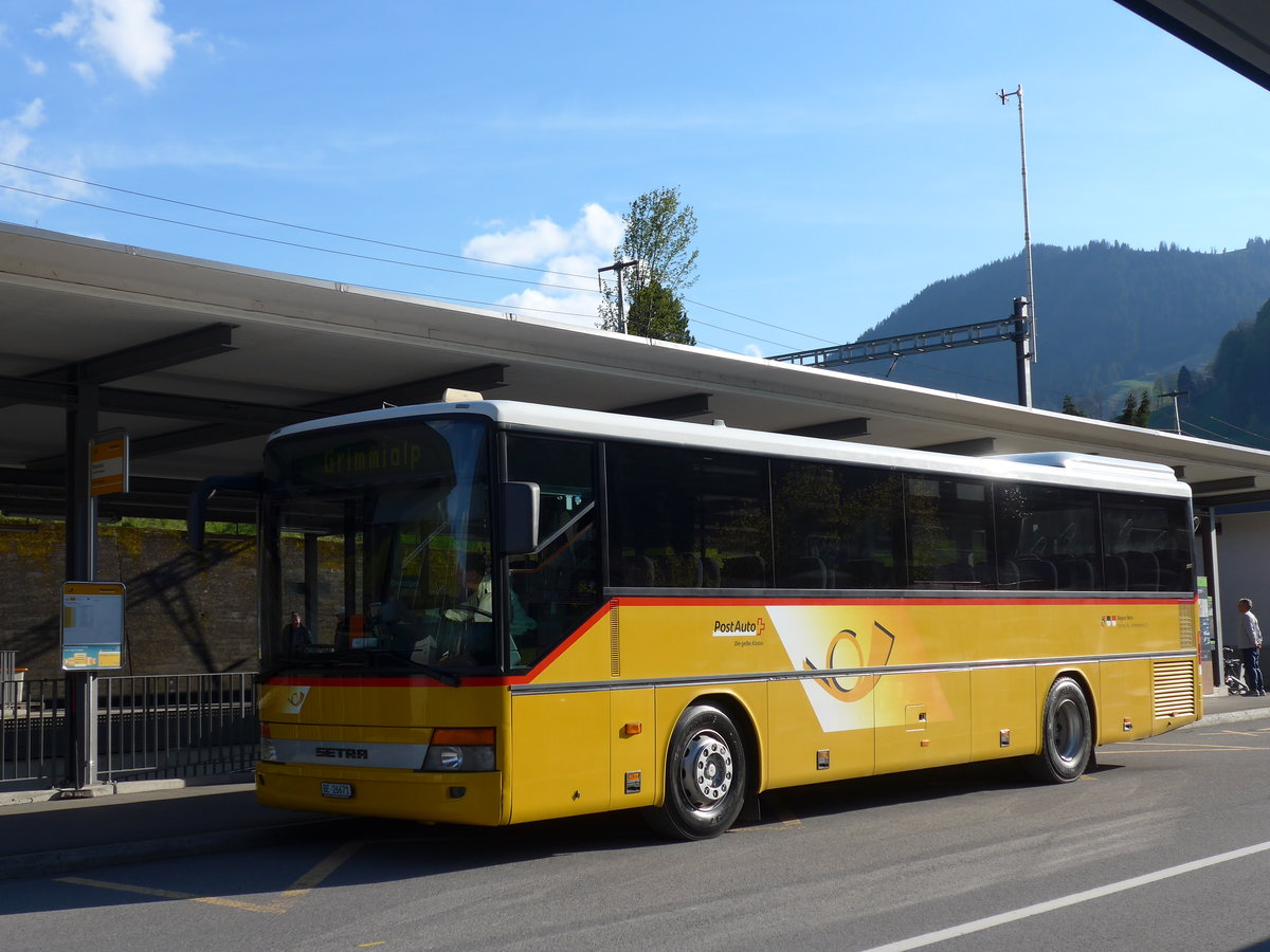 (170'338) - Spring, Schwenden - BE 26'671 - Setra am 4. Mai 2016 beim Bahnhof Oey-Diemtigen