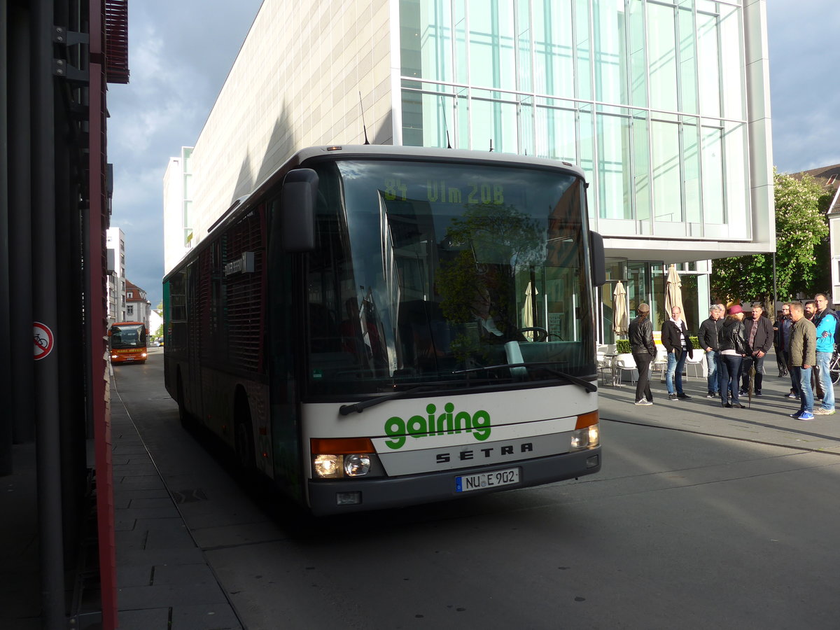 (171'065) - Gairing, Neu-Ulm - NU-E 902 - Setra am 19. Mai 2016 in Ulm, Rathaus Ulm