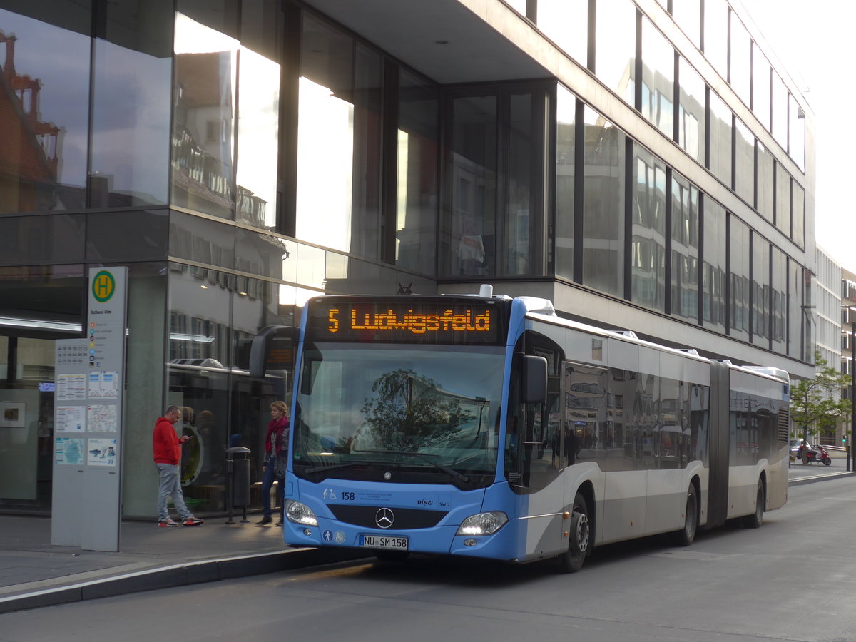 (171'087) - SWU Ulm - Nr. 158/NU-SM 158 - Mercedes am 19. Mai 2016 in Ulm, Rathaus Ulm