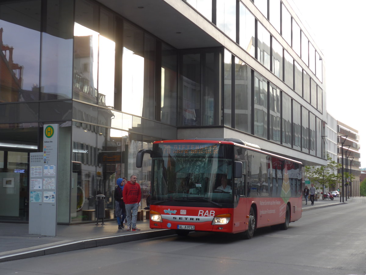 (171'090) - RAB Ulm - UL-A 9712 - Setra am 19. Mai 2016 in Ulm, Rathaus Ulm