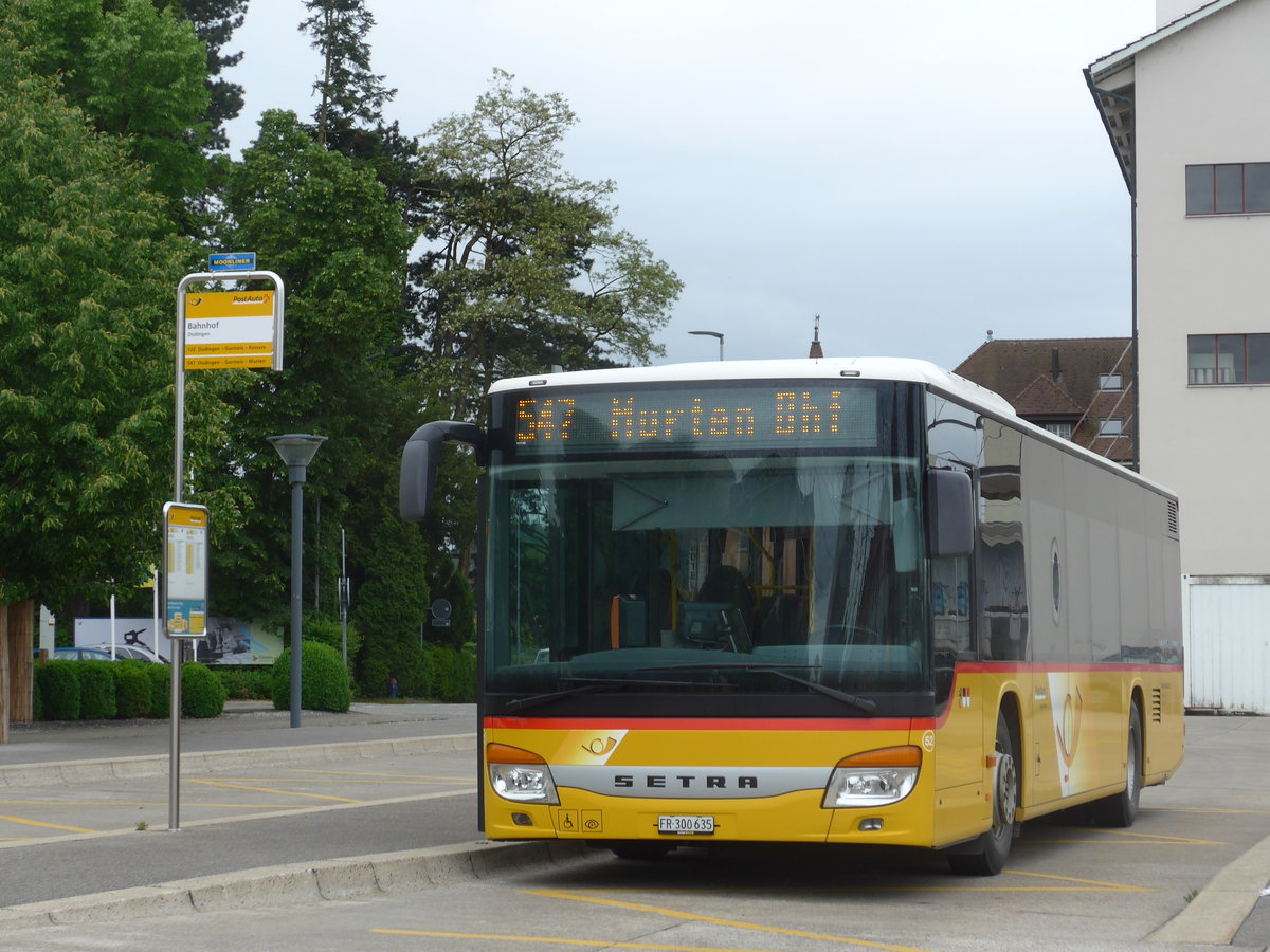 (171'776) - Wieland, Murten - Nr. 52/FR 300'635 - Setra am 13. Juni 2016 beim Bahnhof Ddingen