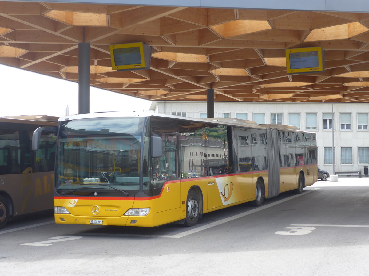 (172'533) - Buchard, Leytron - VS 104'345 - Mercedes am 26. Juni 2016 beim Bahnhof Sion