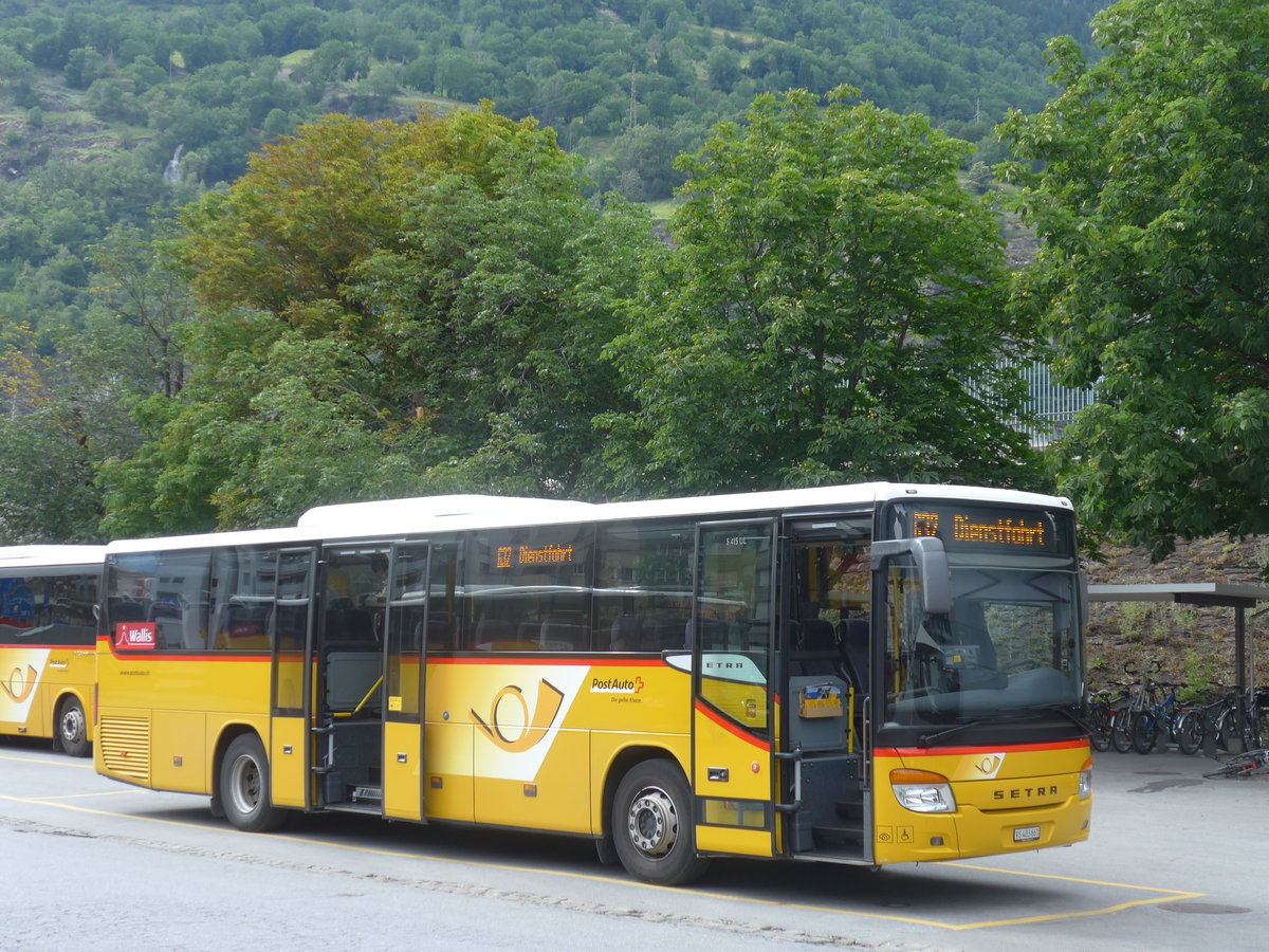 (172'559) - PostAuto Wallis - VS 403'661 - Setra am 26. Juni 2016 beim Bahnhof Brig